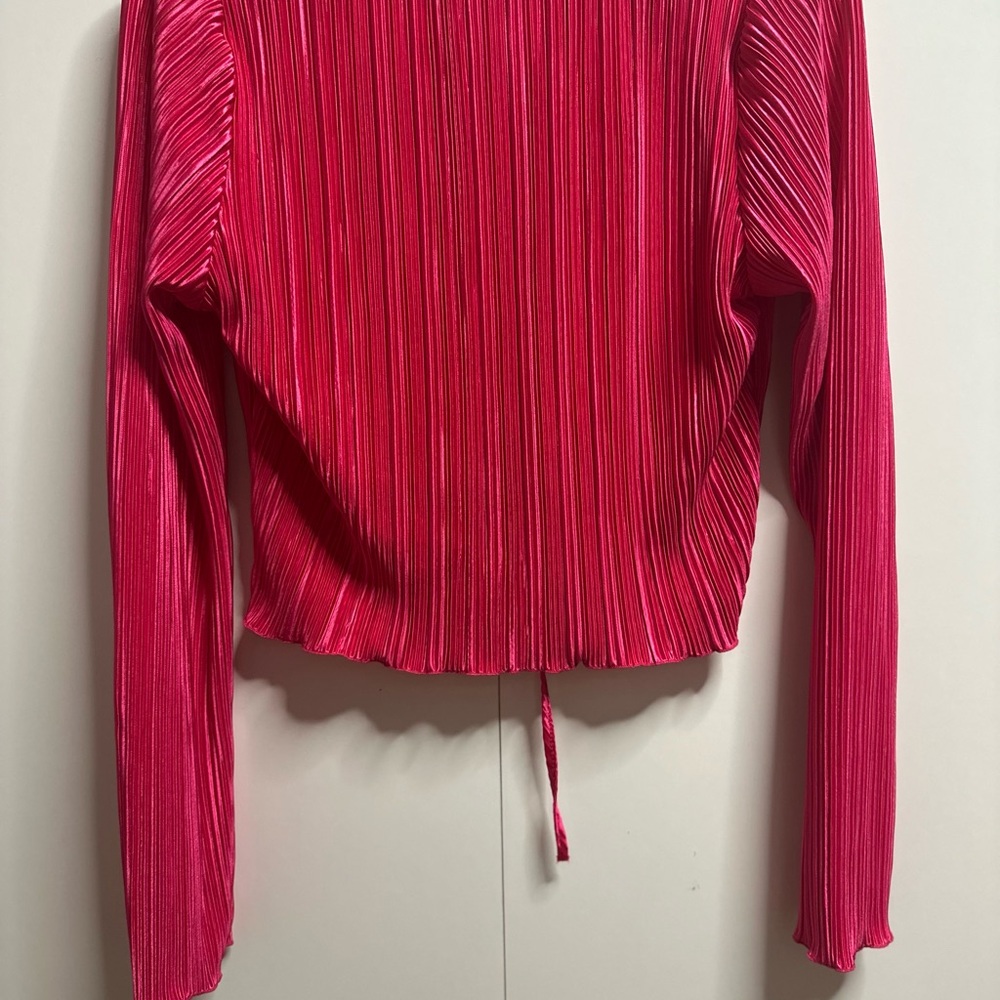 Chic Red Long Sleeve Women's Top - Picture 4 of 4